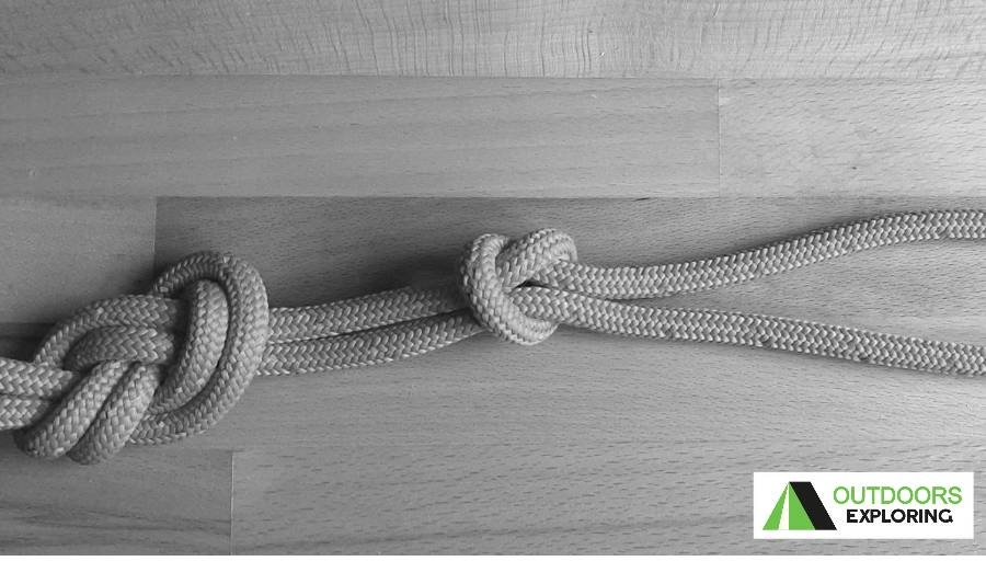 Instructions for knotting a double figure eight