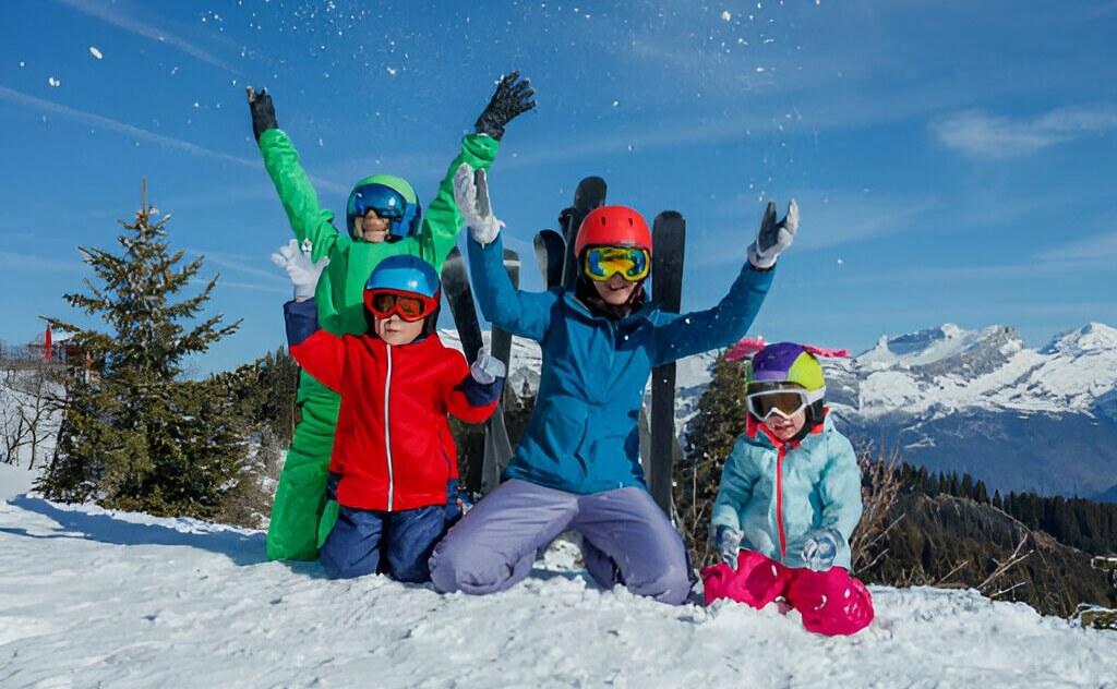 Skiing & Snowboarding Gloves for Kids (Review)
